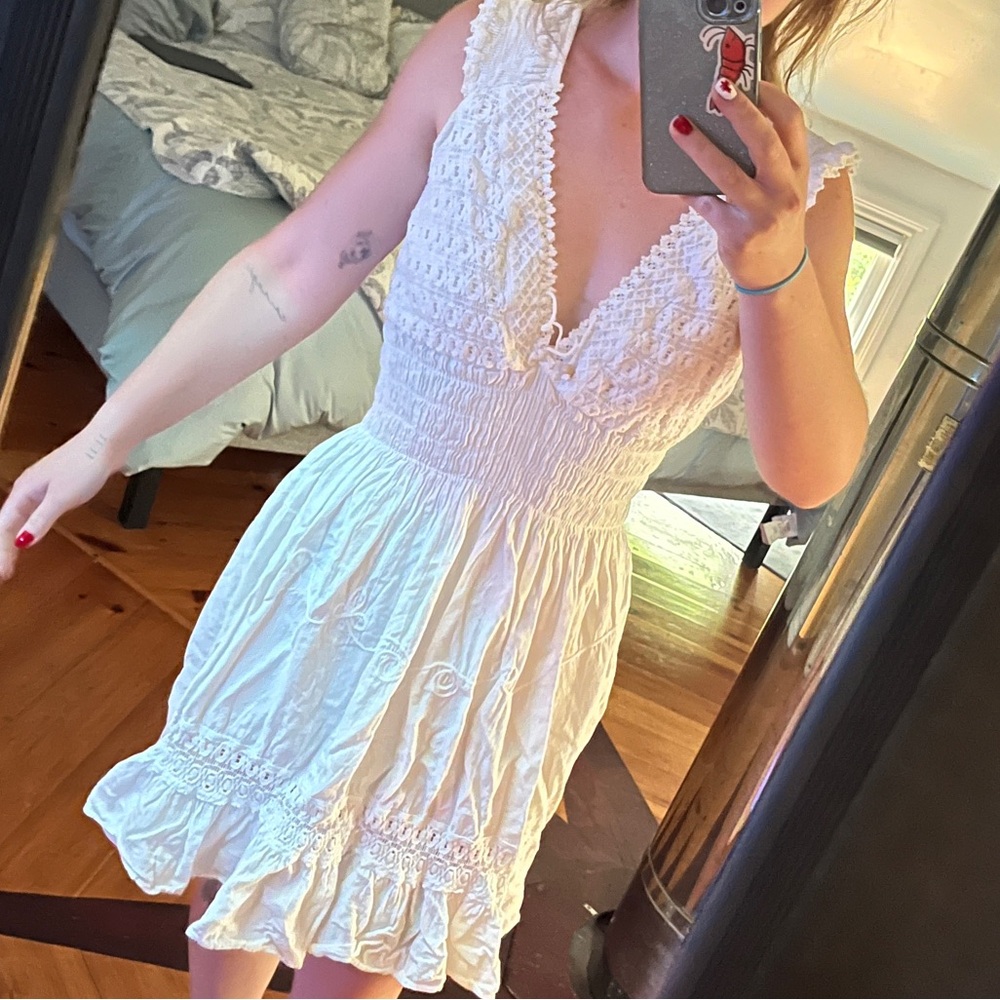 Elegant White Sleeveless Dress
